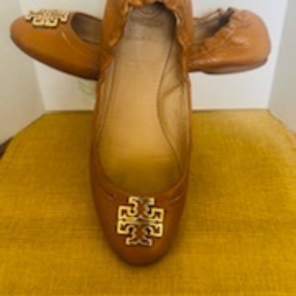 Tory Burch Royal Tan Leather Flats with TB Metallic Gold plated Logo-Pre-Owned - Picture 9 of 16